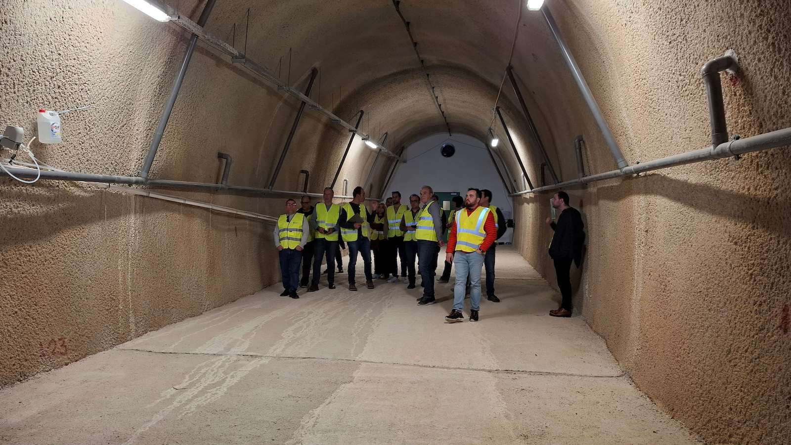 Στη σήραγγα Τ24 της Ολυμπίας Οδού έχει εγκατασταθεί ένας υπερσύγχρονος αισθητήρας σεισμικής δραστηριότητας κοντά στο ρήγμα του Ψαθοπύργου.